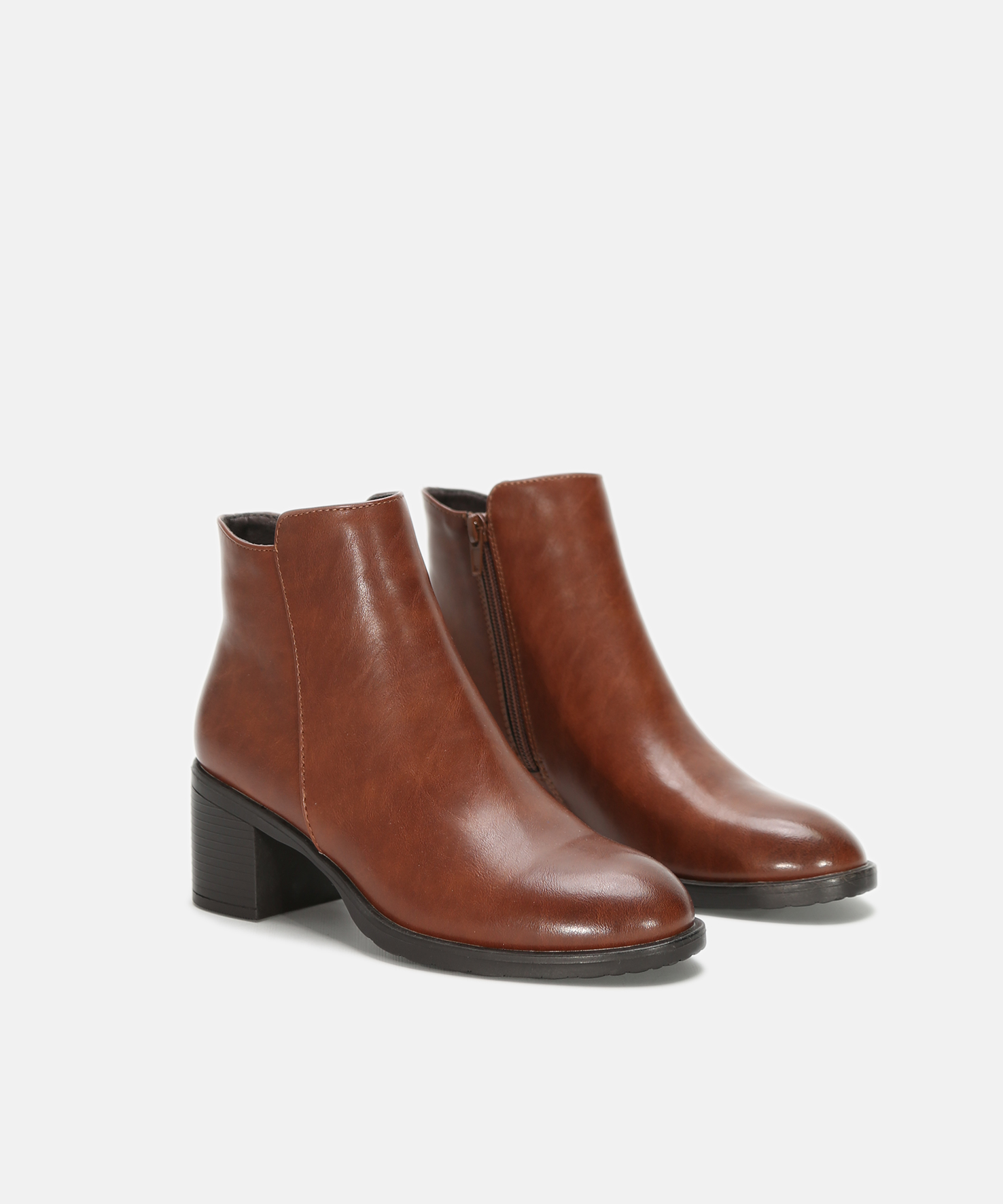 Botines tac&oacute;n liso image number null